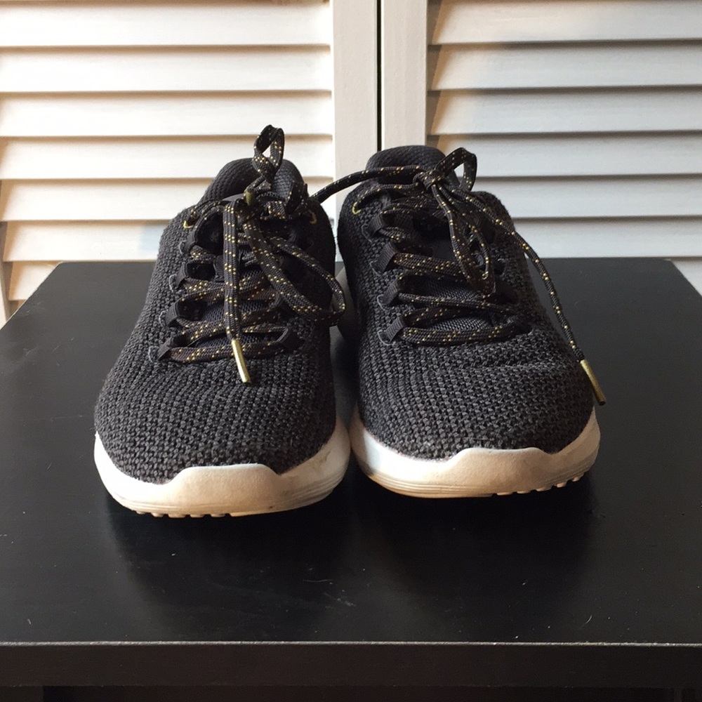 Under Armour: Women’s Sneakers: Size 8